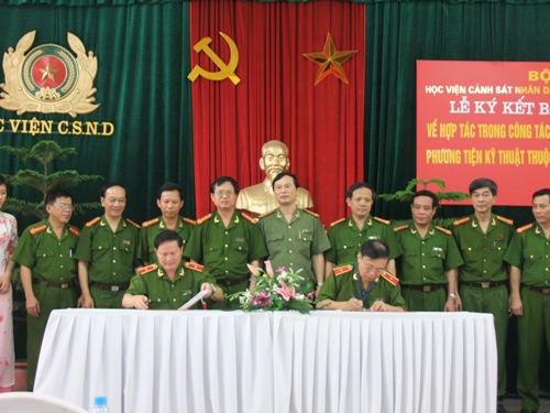 Lễ ký kết hợp tác giữa Êv88 chào đón năm mới 2026 và Cục Ngoại tuyến và Kỹ thuật